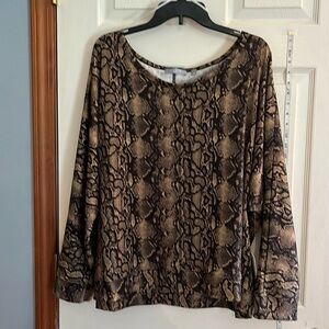 NWT-Cyrus-3X-black&tan-snake print. Boat neckline, long sleeve top/blouse.